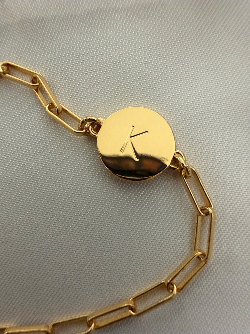 kate spade Gold Paperclip Chain Bracelet with Round K Logo Charm - Picture 3 of 6